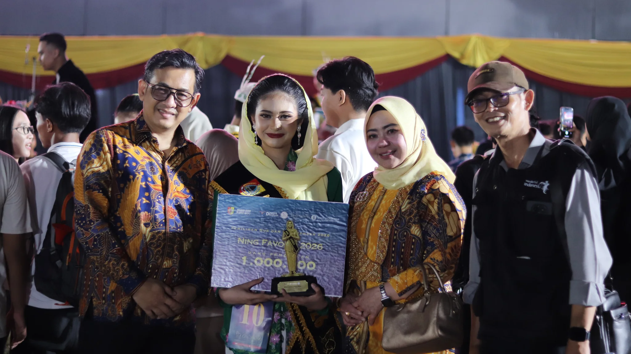 Mahasiswi UNIPAR Jember Meraih 3 Gelar sekaligus pada malam Grand Final Gus & Ning Kabupaten Jember 2026 — dokumentasi 1
