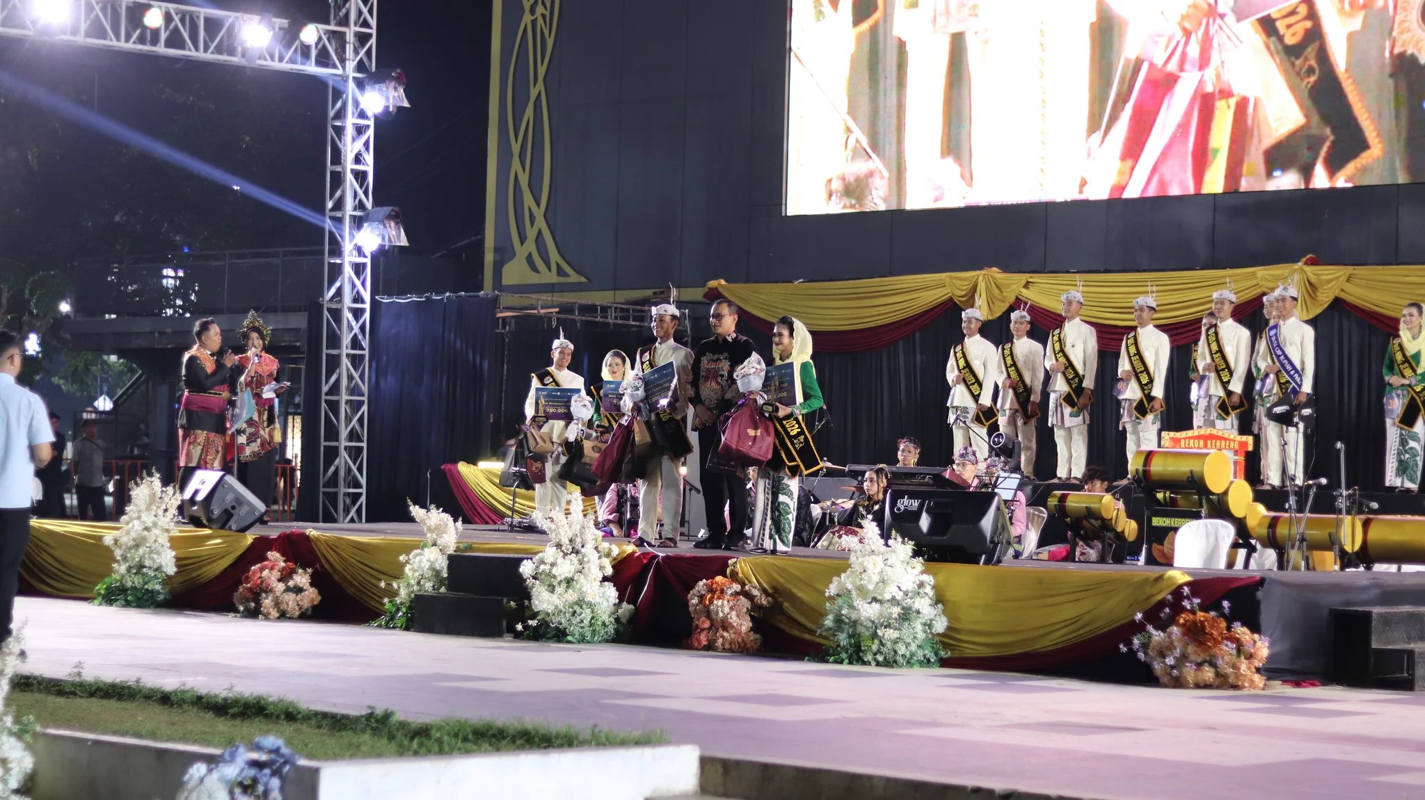 Mahasiswi UNIPAR Jember Meraih 3 Gelar sekaligus pada malam Grand Final Gus & Ning Kabupaten Jember 2026 — dokumentasi 2